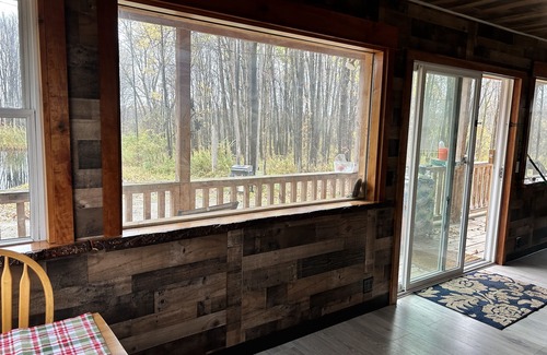 Perrysburg Cabine | Cozy cabin tucked away in the woods. pets and kid welcomed