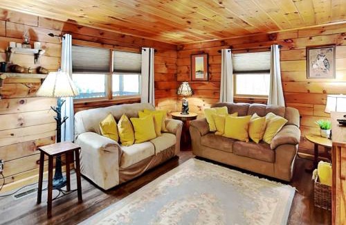 Oakland Maison | Cozy Cabin