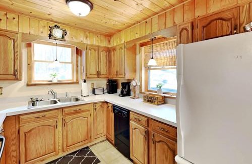 Oakland Maison | Cozy Cabin