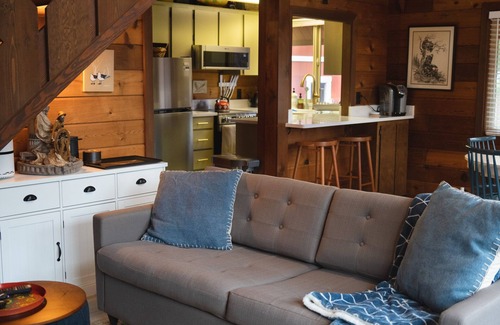 Long Beach Cabine | Cozy Cabin w/ 6 minute walk to the beach!