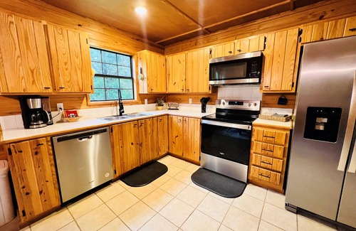 Murfreesboro Cabine | Cozy cabin w/ private pond & firepit. 3 miles to lake & 12 to Crater of Diamonds
