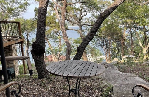 Beby's Ranch Cabine | Cozy Cabin w/ Private Water Access to Lake Travis