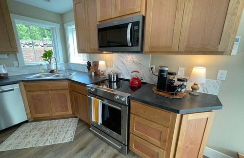 Silver Creek Chalet De Ski | Cozy Cabin Walk to lake Hot tub Bikes Kayaks Grill