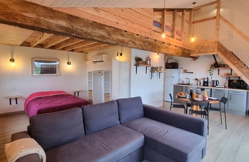 Pouilly-les-Feurs Cottage | Gîte cosy avec terrasse privée dans la campagne des Monts du Lyonnais, animaux acceptés
