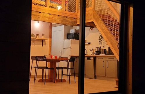 Pouilly-les-Feurs Cottage | Gîte cosy avec terrasse privée dans la campagne des Monts du Lyonnais, animaux acceptés