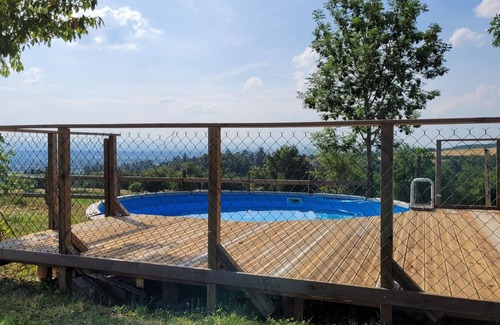 Pouilly-les-Feurs Cottage | Gîte cosy avec terrasse privée dans la campagne des Monts du Lyonnais, animaux acceptés