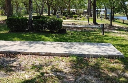 Donalsonville Cabine | Cozy Cabin with a Private Lake in Fins & Feathers RV Park in Donalsonville GA