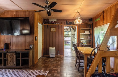 Bath Cabine | Cozy Cabin with an RV &Camper Hookup