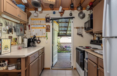 Bath Cabine | Cozy Cabin with an RV &Camper Hookup