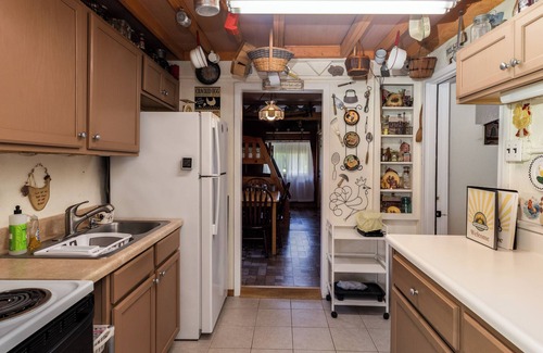 Bath Cabine | Cozy Cabin with an RV &Camper Hookup