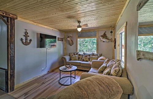 Elizabeth Maison | Cozy Cabin with Backyard Oasis 11 Mi to Marina