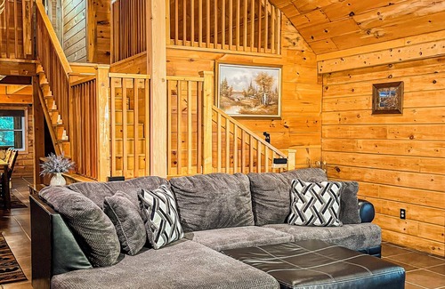 Laconia Cabine | Cozy cabin with sauna, minutes from Weirs Beach.