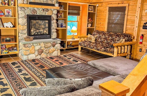 Laconia Cabine | Cozy cabin with sauna, minutes from Weirs Beach.