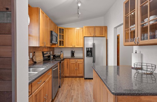 Glasser Cabine | Cozy Cabin with Hot Tub, Private Lake & Game Room