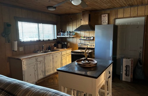 Rupert Cabine | Cozy cabin with WiFi and AC in charming Butler Private getaway on large acerage