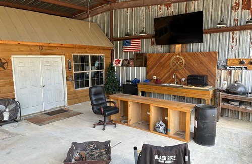 Rupert Cabine | Cozy cabin with WiFi and AC in charming Butler Private getaway on large acerage