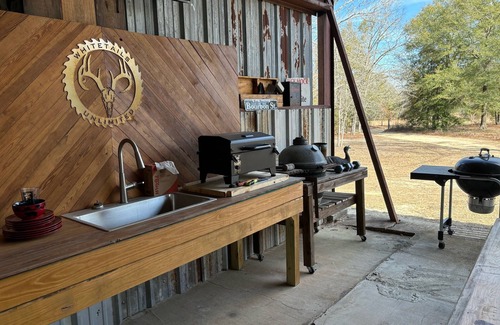 Rupert Cabine | Cozy cabin with WiFi and AC in charming Butler Private getaway on large acerage