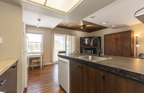 Calabogie Copropriété | Cozy Calabogie condo with high speed internet