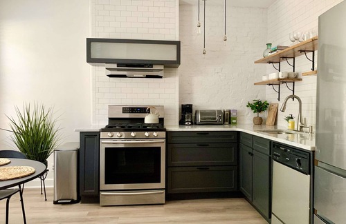 Arefth Maison | Cozy Cambridge 2bed 2bath w/ Patio & Parking Pass