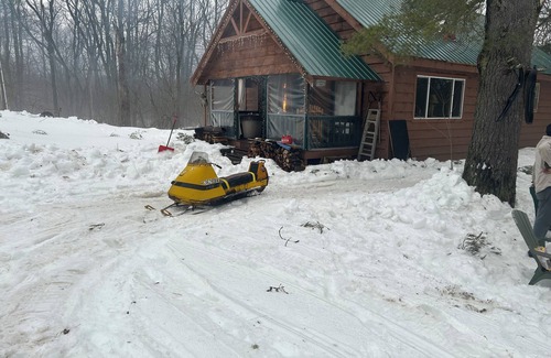 Redfield Cabine | Cozy Camp Retreat! Enjoy four wheeling, hunting, 3 miles to Redfield Reservoir.
