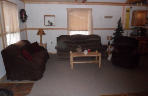 Redfield Cabine | Cozy Camp Retreat! Enjoy four wheeling, hunting, 3 miles to Redfield Reservoir.