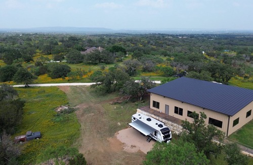 Llano Maison | Cozy Camper in the Hill Country. Just 10 minutes from Kingsland, LBj, & Llano