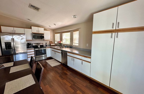 Cutthroat Harbor Estates Maison | Cozy Canal-Front Home in Cudjoe Key — Dock, Hot-Tub & Golf Cart Included!