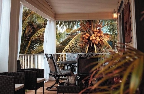 Cutthroat Harbor Estates Maison | Cozy Canal-Front Home in Cudjoe Key — Dock, Hot-Tub & Golf Cart Included!