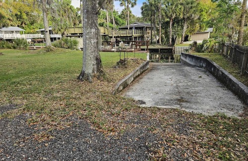 Astor Maison | Cozy canal front house with its own boat ramp and dock. Amazing waterfront view.
