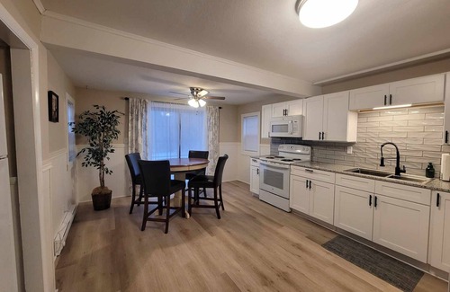 Lindbergh Lawns Maison | Cozy Cape convenient to Fairgrounds, Downtown,Hospitals,Amphitheater & much more