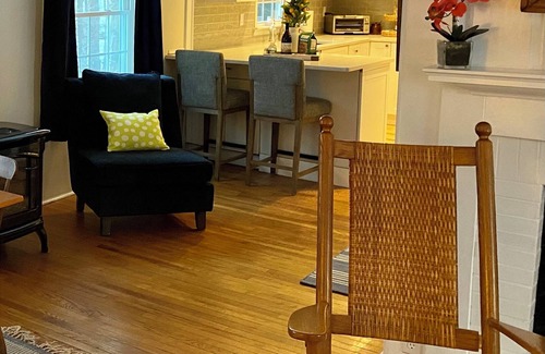 Peterborough Maison | Cozy Cape. Guest favorite. 2-bedroom house close to downtown Peterborough, NH