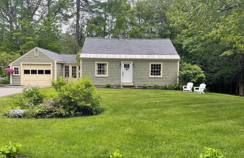 Peterborough Maison | Cozy Cape. Guest favorite. 2-bedroom house close to downtown Peterborough, NH
