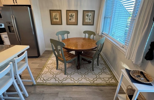 Newtown Square Maison | Cozy Cape in Newtown Square Pets Welcome ⚡️Free EV⚡️Safe and Convenient Location