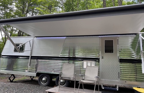 Willseyville Maison | Cozy caravan in Willseyville with authentic sauna in bucolic setting