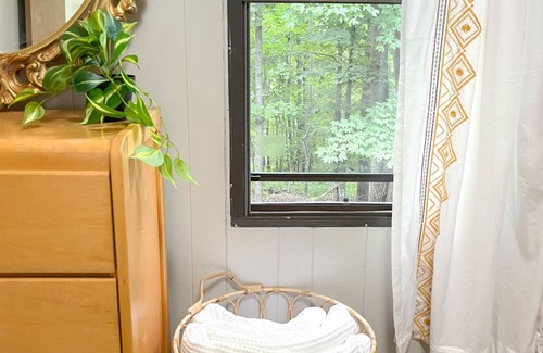 Margaretville Maison | Cozy Catskill Mountain Getaway: The Trillium Cabin
