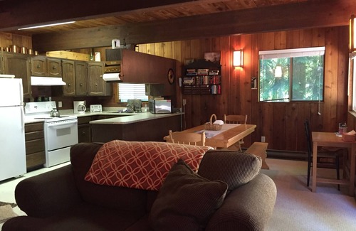 Warnick Cabine | Cozy Cedar Cabin ~ Jacuzzi, Cheminée, Billard, Wi-Fi, Fire Fire, Animaux acceptés