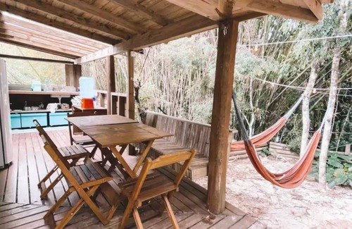 Praia do Rosa Maison | Cozy chalet immersed in native forest close to the beach and downtown Rosa!
