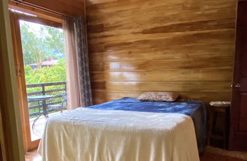 San Isidro Chalet De Ski | Cozy Chalet 15 minutes from Volcan Poas,