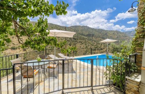 Laroya Maison | Cozy Chalet in Laroya + Pool