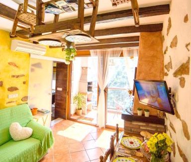 Laroya Maison | Cozy Chalet in Laroya + Pool
