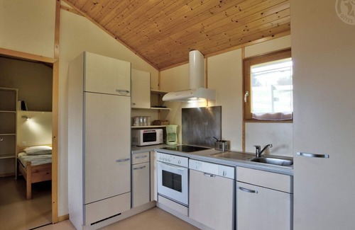 Les Noes Cottage | Chalet confortable avec terrasse privée, proche nature, sports et loisirs, animaux acceptés.