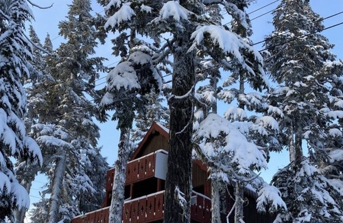 Courtenay Chalet De Ski | Cozy Chalet in the Heart of the Apline Village