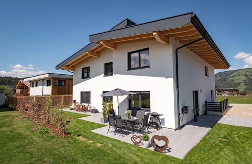 Hopfgarten im Brixental Appartement | Cozy chalet invites you to feel good