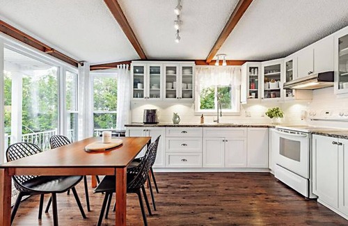 Lac-Brome Chalet De Ski | Cozy chalet overlooking Lac-Brome