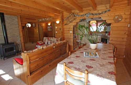 Saint-Nabord Cottage | Chalet chaleureux avec sauna, terrain, terrasse et babyfoot à Saint-Nabord