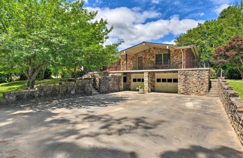 Charlotte Maison | Cozy Charlotte Retreat with Yard about 5 Mi to Dtwn