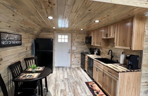 Port Crane Cabine | Cozy Charming Cabin in lovely Newark Valley with beautiful sunsets