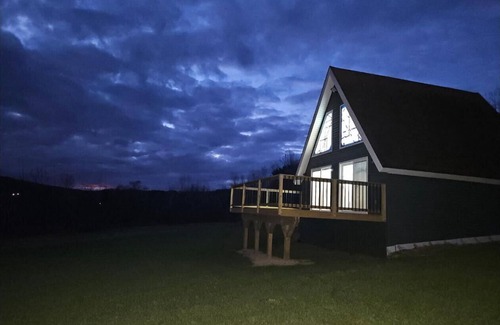 Port Crane Cabine | Cozy Charming Cabin in lovely Newark Valley with beautiful sunsets