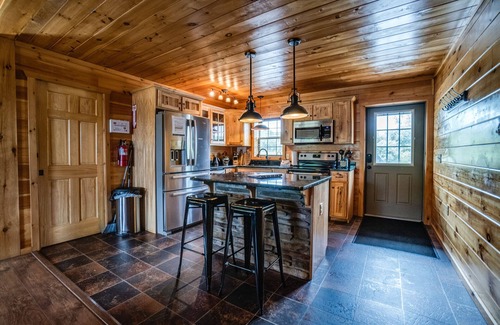Himrod Maison | Château: cabine haut de gamme avec une belle vue sur le lac!