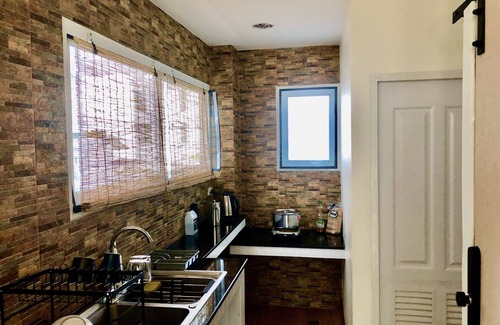 Din Daeng Appartement | Cozy City Studio with Fast WiFi & Balcony Views — 5 Minutes to MRT Metro!